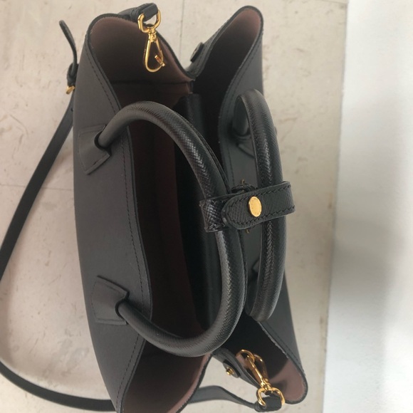 100% Authenticity Prada Large Black Saffiano Leather Tote - Picture 11 of 16